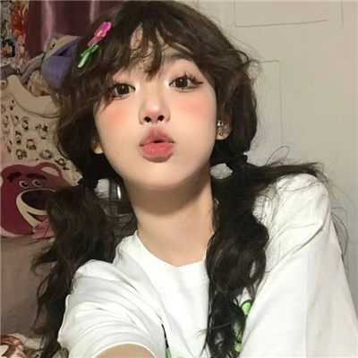石河子伴游女生卞寄蕾的资料
