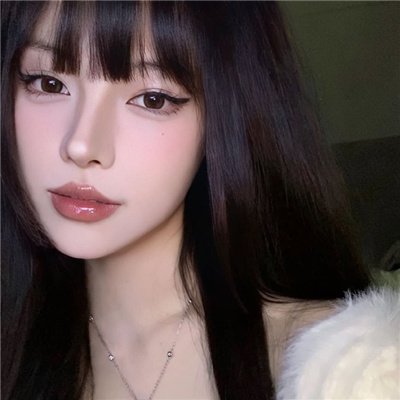 石河子伴游女生赤雨凝的资料